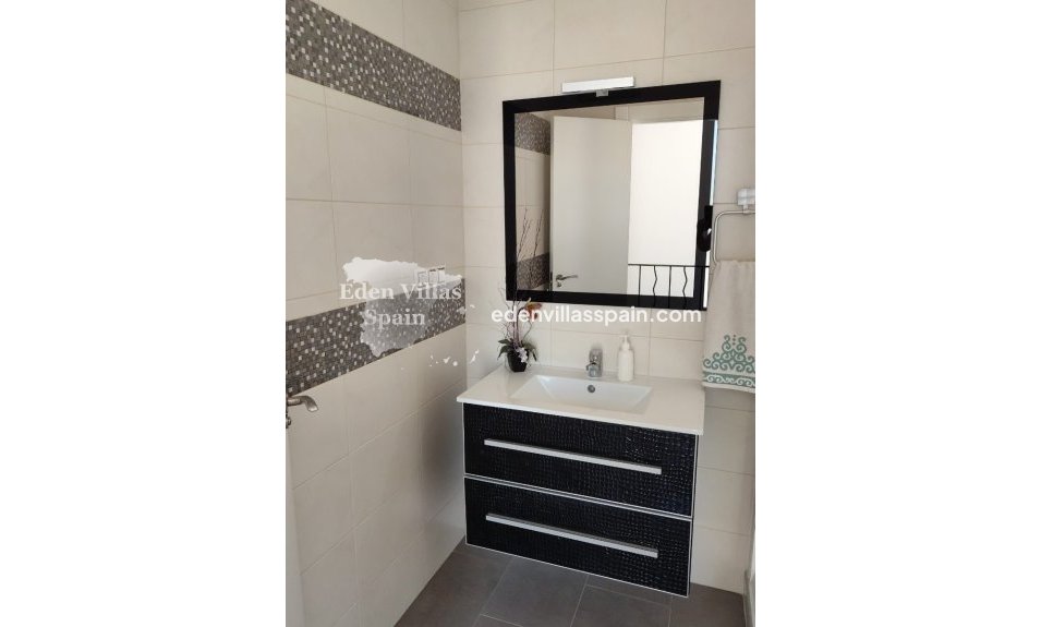 Resale - Urbanisation detached Villa - La Marina