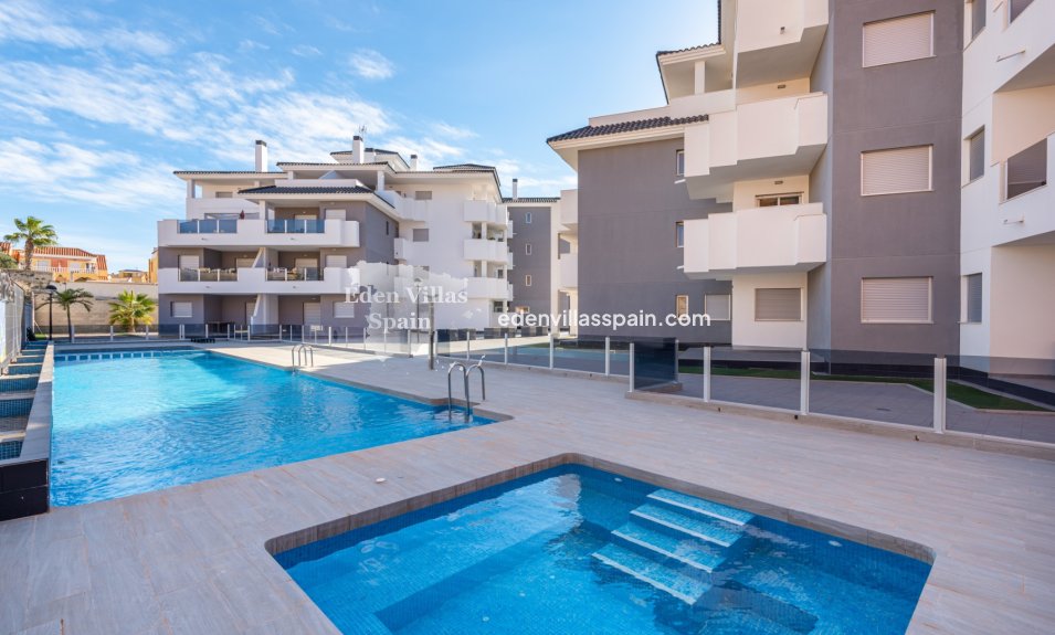 Segunda Mano - Apartamento en la costa - Orihuela Costa