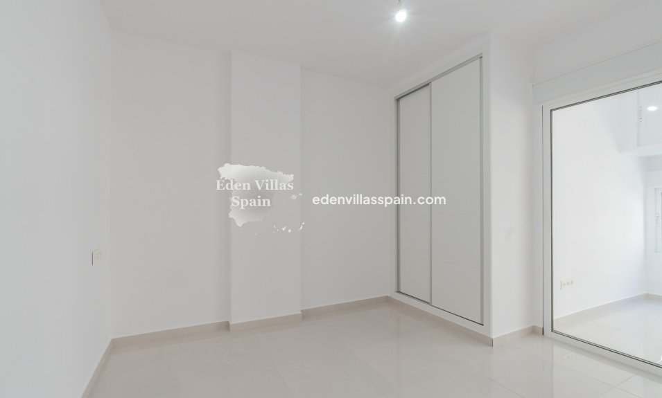 Segunda Mano - Apartamento en la costa - Torrevieja