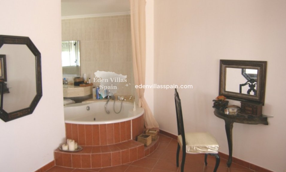 Segunda Mano - Casa de campo - Alicante