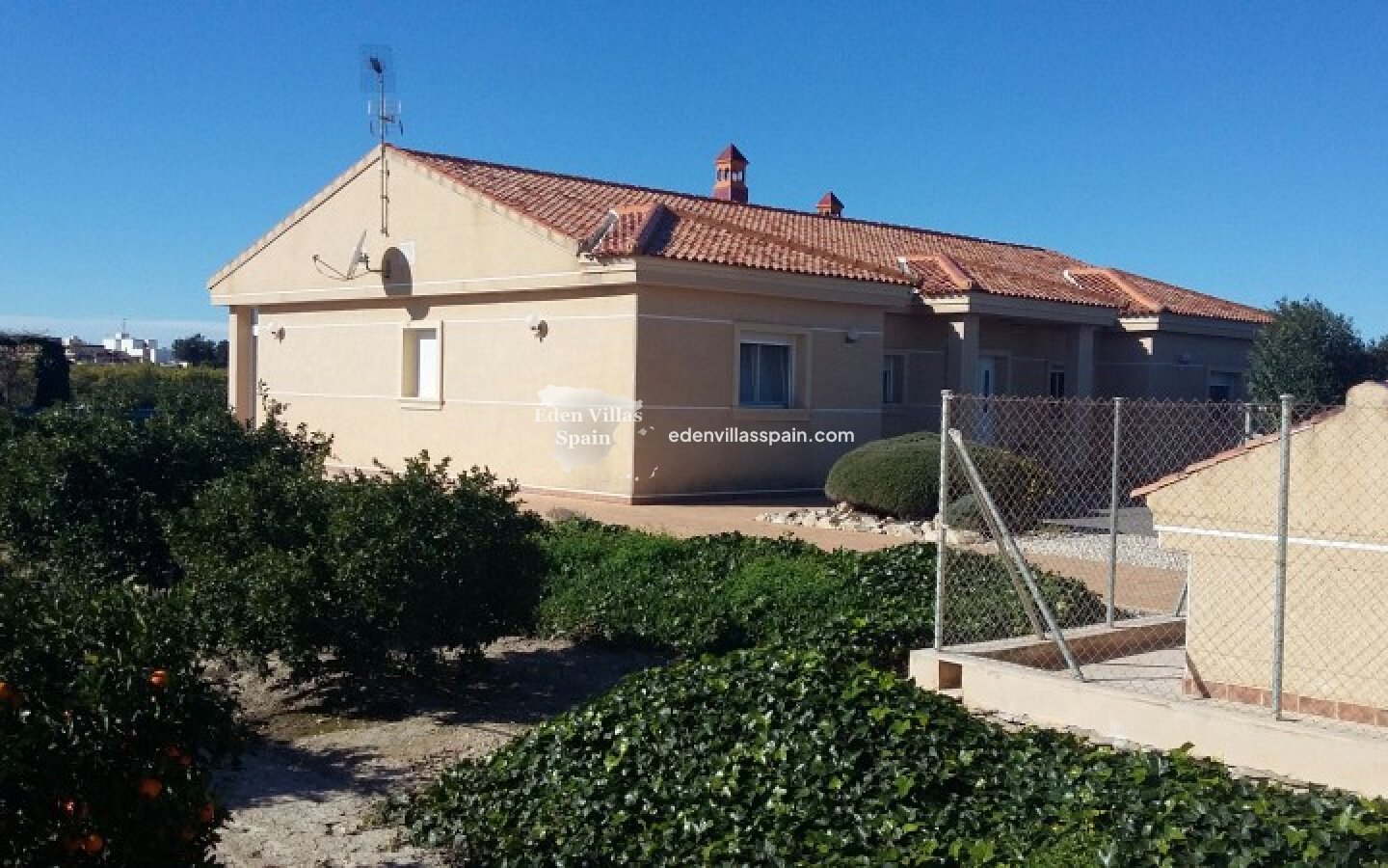 Segunda Mano - Casa de campo - Daya Nueva