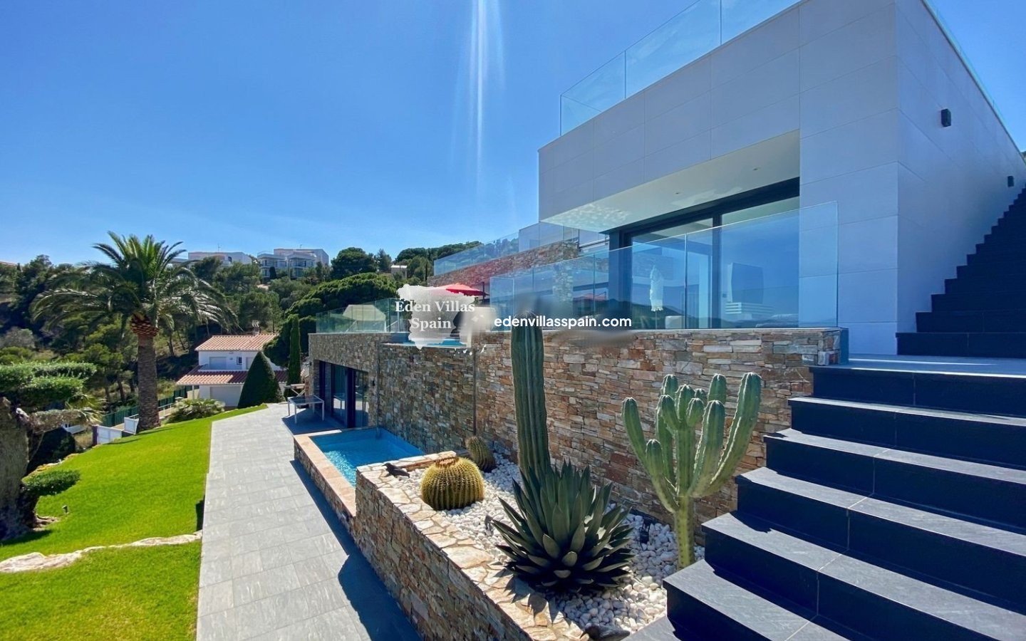 Segunda Mano - Villa costera - Grifeu