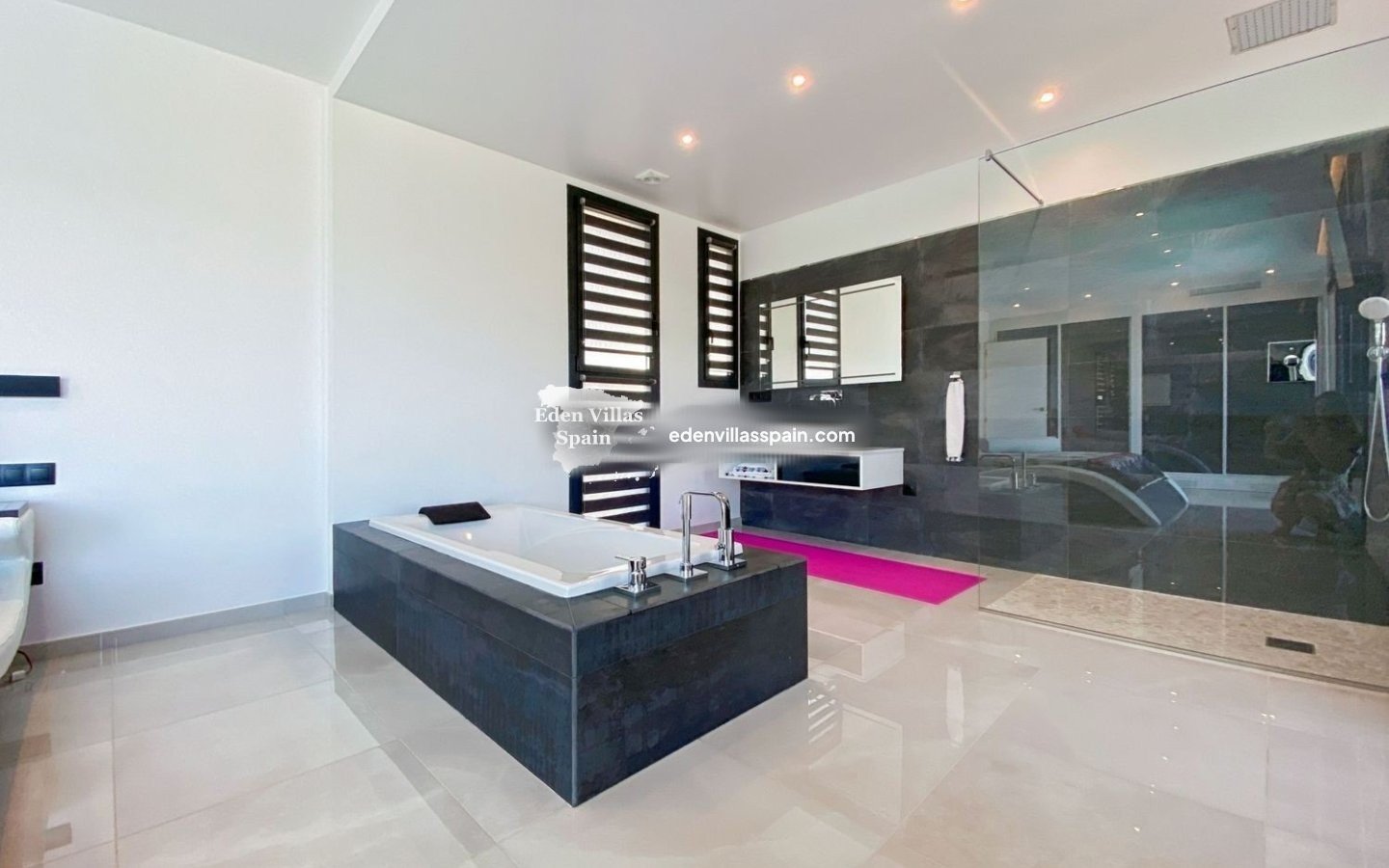 Segunda Mano - Villa costera - Grifeu