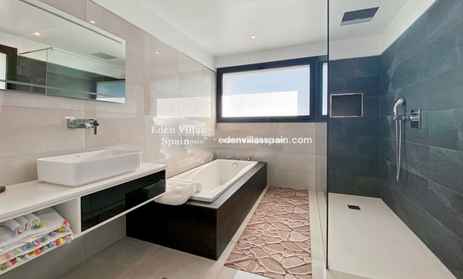 Segunda Mano - Villa costera - Grifeu