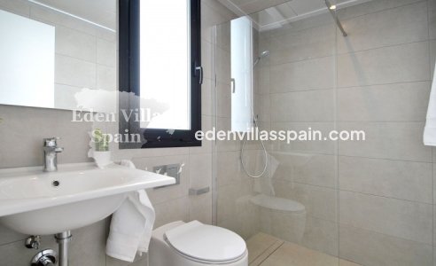 Nieuwbouw - Gloednieuwe villa - Guardamar del Segura