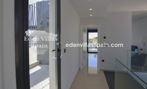 Obra Nueva - Villa a estrenar - La Marina