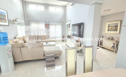 Immobilien Zweiter Hand - Villa an der Küste - La Marina