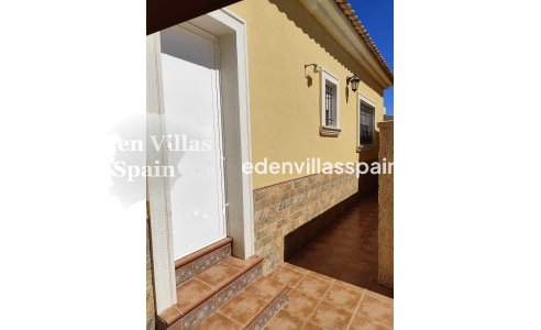 Resale - Urbanisation detached Villa - La Marina