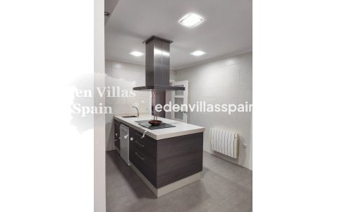 Resale - Urbanisation detached Villa - La Marina