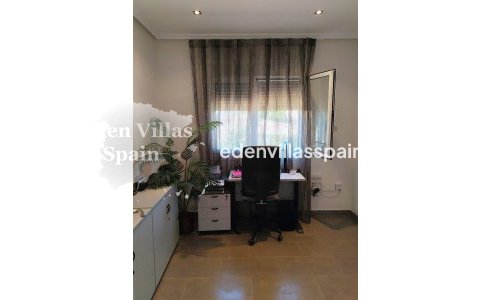 Resale - Urbanisation detached Villa - La Marina